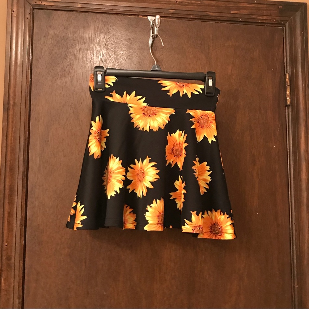 Mandee’s UK2LA Sunflower Skirt